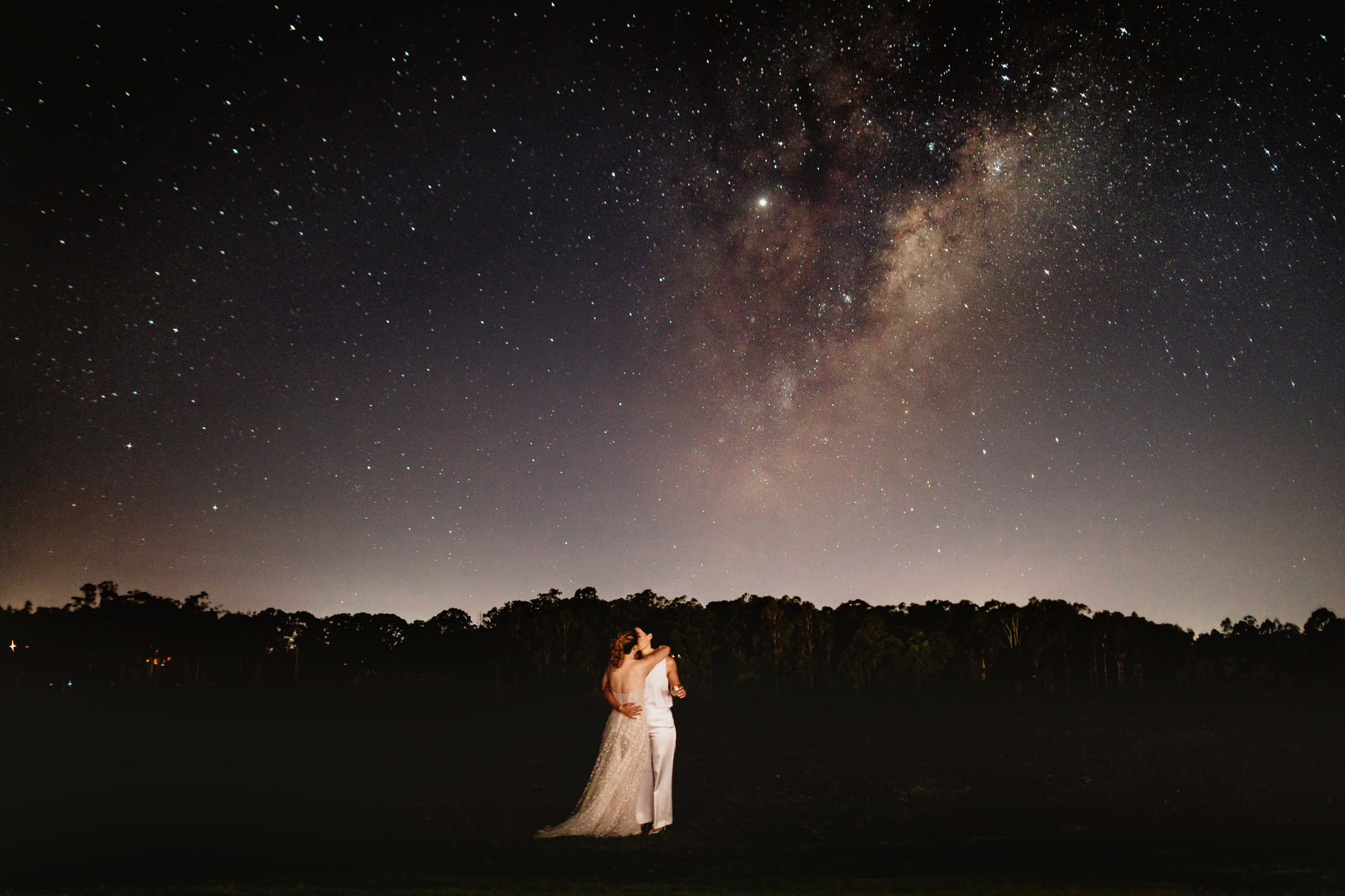 two brides under the stars at bimbadgen palmers lane hunter valley