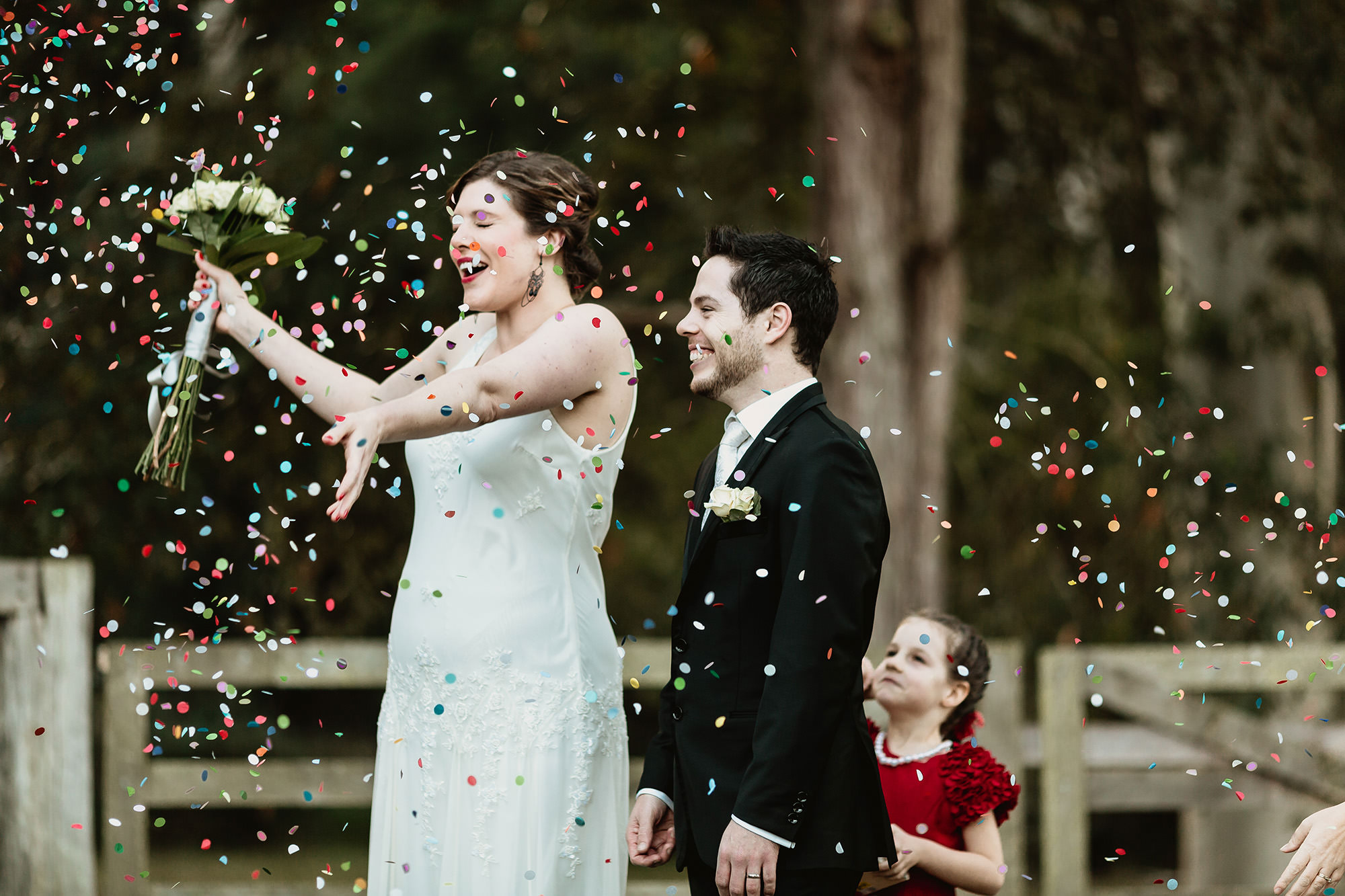 wedding confetti ideas & tips